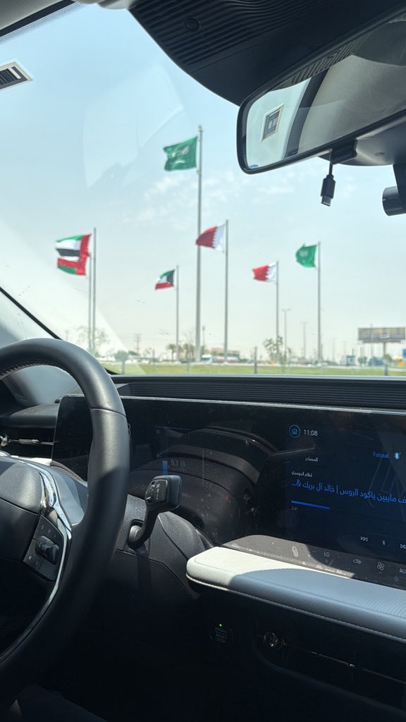 ku_jl0's tweet photo. سعوديين لامسنا مفاريع الكواكب لمس
وطنّا قبلة الدنيا وتاج العز و الغرّه
 
سعوديين قرَّينا وعلّمنا الليالي الدّرس
وخطينا سطور المجد في بحره وفي برّه

روينا من مباهيل المفاخر لين قلنا بس
عليها الدور تروينا مفاخرنا وهي حرّه . https://t.co/7AADaaHo09