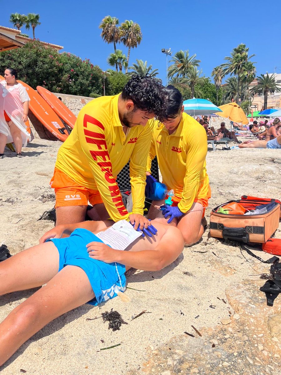 SVSspain's tweet photo. 🏖️🆘 ¡En #Benissa celebramos 10 veranos protegiendo vidas! 💛

Este año además de #Fustera y #Baladrar, se une al dispositivo de salvamento #Advocat. 🌊🛟

Gracias @ajbenissa por su confianza y a nuestro gran equipo de #guardavidas . ☀️🙌

#SVS #ProtegintVides #XVaniversarioSVS https://t.co/TAFeA1rNja