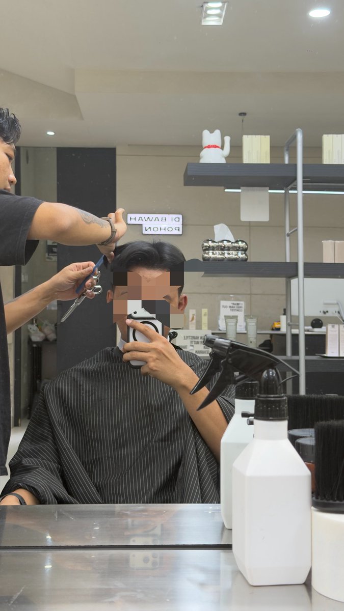 pestagigi's tweet photo. Akhirnya nyerah sama rambut yang susah diatur ini… https://t.co/huXyhIPeLw