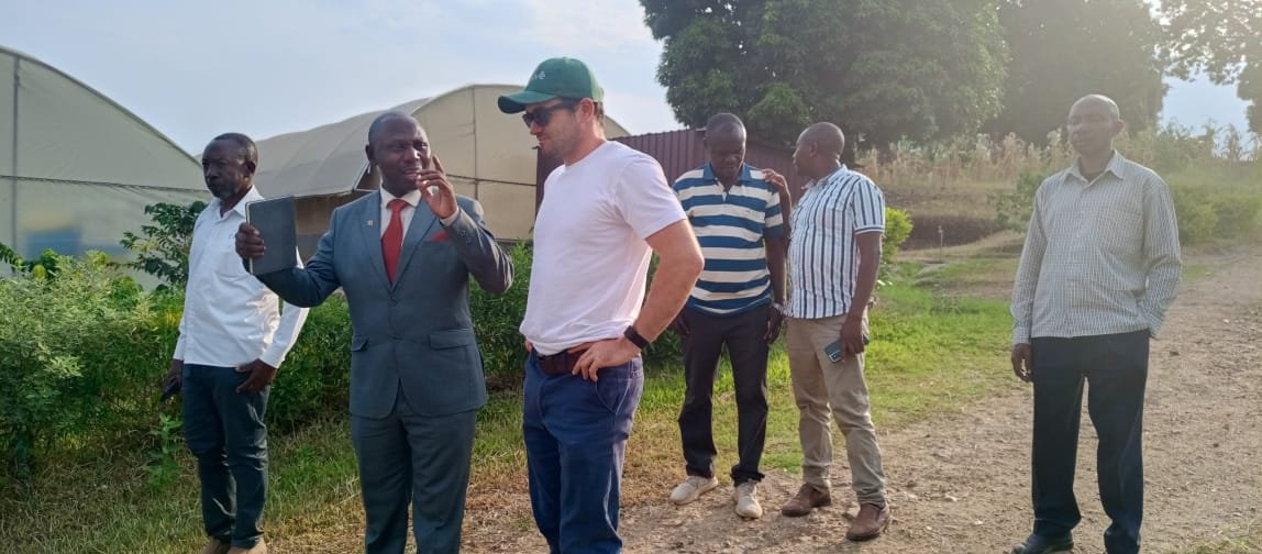 RudeMondayJ's tweet photo. On 9th July, I had a highly productive meeting with the CEO of Agri Evolve to discuss transforming the coffee value chain in Bukonzo East County.

Our strategic discussion included:
• Boosting coffee value addition
• Increasing organic fertilizer use for sustainable farming.
/1 https://t.co/OoQ3CqjcA1