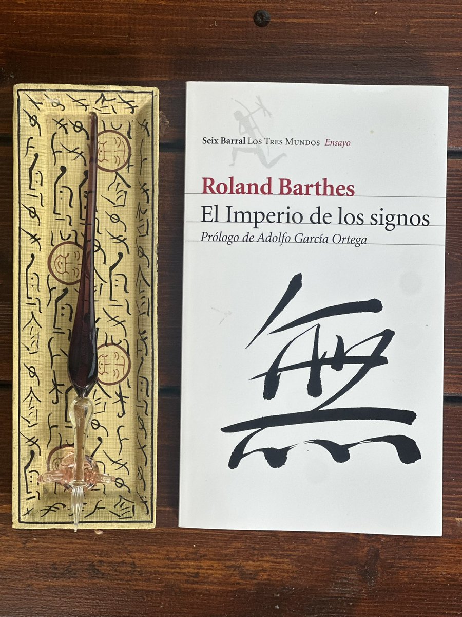 BegonaFloresBej's tweet photo. «El imperio de los signos» de Roland Barthes @Seix_Barral es un ensayo en el que el autor reflexiona  sobre el lenguaje, los símbolos y la forma en que construimos el significado. A través de un recorrido por sus signos —la escritura, la comida, el teatro, la ciudad o el haiku — https://t.co/2EpJZ4W3PJ