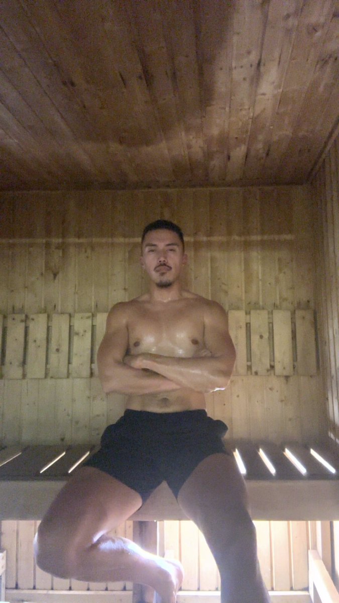 cocomahaaa's tweet photo. Post leg day recovery 🕺 https://t.co/rf1cP8CBGc