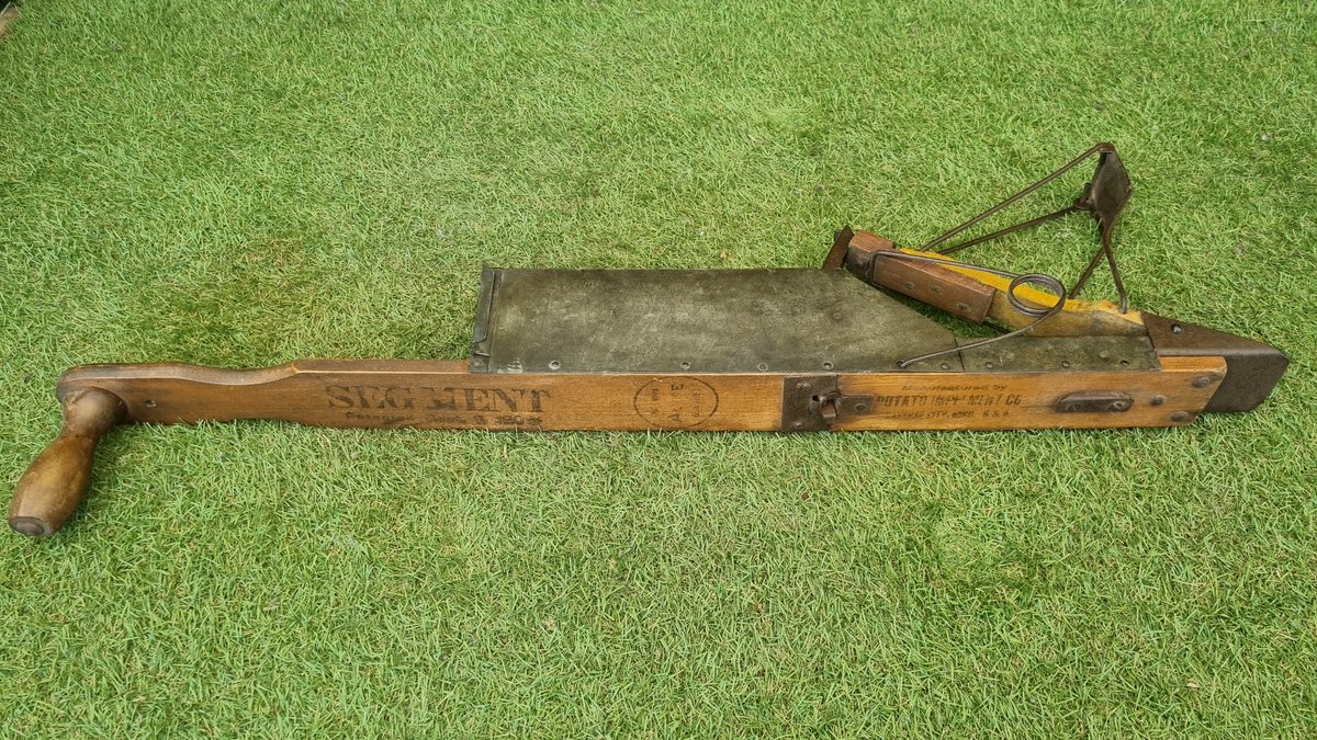MuseumGardening's tweet photo. Object of the Week 27: Seed Planter.
From the USA, often used for planting corn for example. Patented in 1906 and manufactured by the Potato Implement Co, Michigan.
#gardening #museum #hassocks @TatesGCs #sussex #ObjectoftheWeek #onlyaweeklate https://t.co/QAqzak7chi