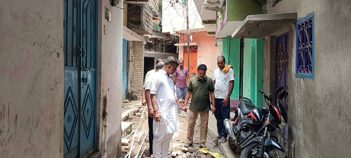 Shishir4Patna's tweet photo. गुणवत्तापूर्ण और जनहित को सर्वोच्च प्राथमिकता देते हुए पूर्ण करने के आवश्यक निर्देश दिए। साथ ही स्थानीय नागरिकों से संवाद कर उनकी समस्याओं एवं सुझावों को भी गंभीरता से सुना।
जनसेवा और क्षेत्र के समग्र विकास के लिए निरंतर प्रतिबद्ध हूँ।
#Ward58 #JanSeva #VikasKeLiyeSankalp https://t.co/4Df08CQuWd