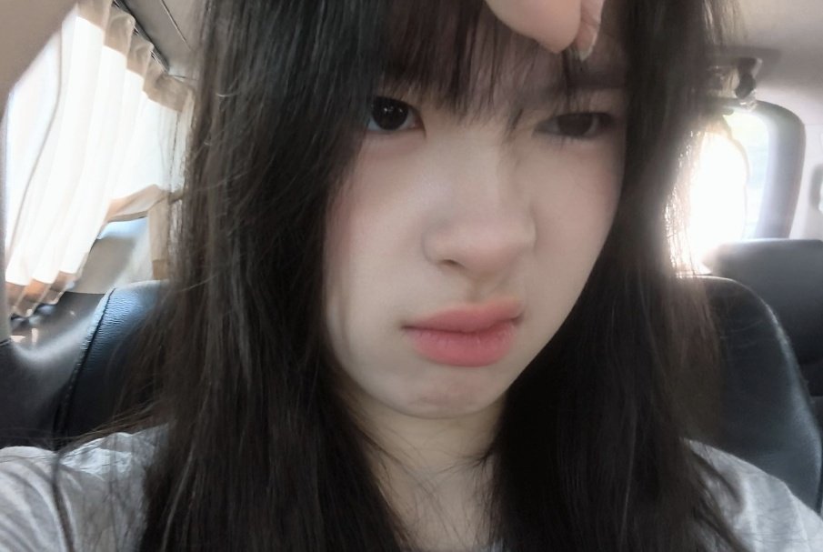 Heidi_JKT48's tweet photo. my bangs aren't listening to me 🫩🫩 https://t.co/pzkixtKLIC