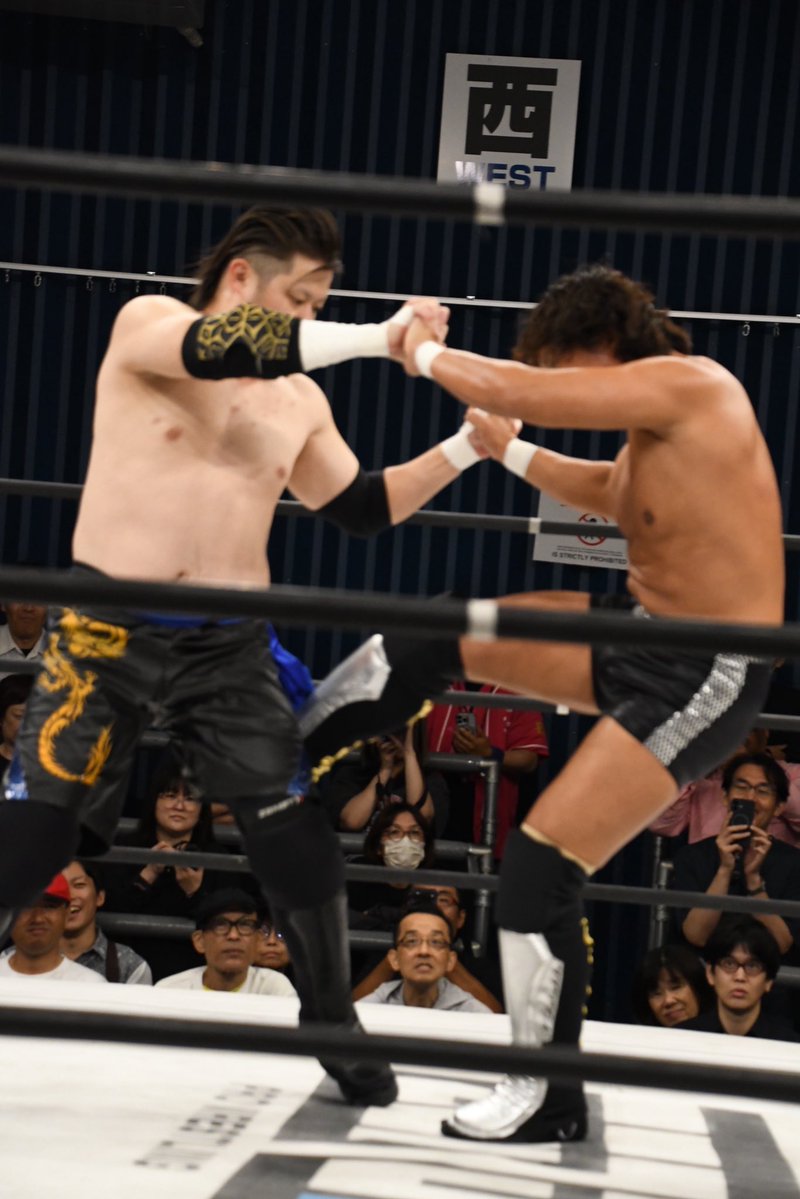 d19930723's tweet photo. 2026.7.11 #pwzero1 インイタ大会
4.#火祭り2026 Bブロック公式戦
◯中嶋勝彦vs橋本大地×①

楽しみにしていた1戦。
橋本さんのご命日に大地の試合が観れるってなんか不思議な感じがした。

互いの手を握っての蹴り合いがまた良すぎた✨ https://t.co/SOgdPsSjcO