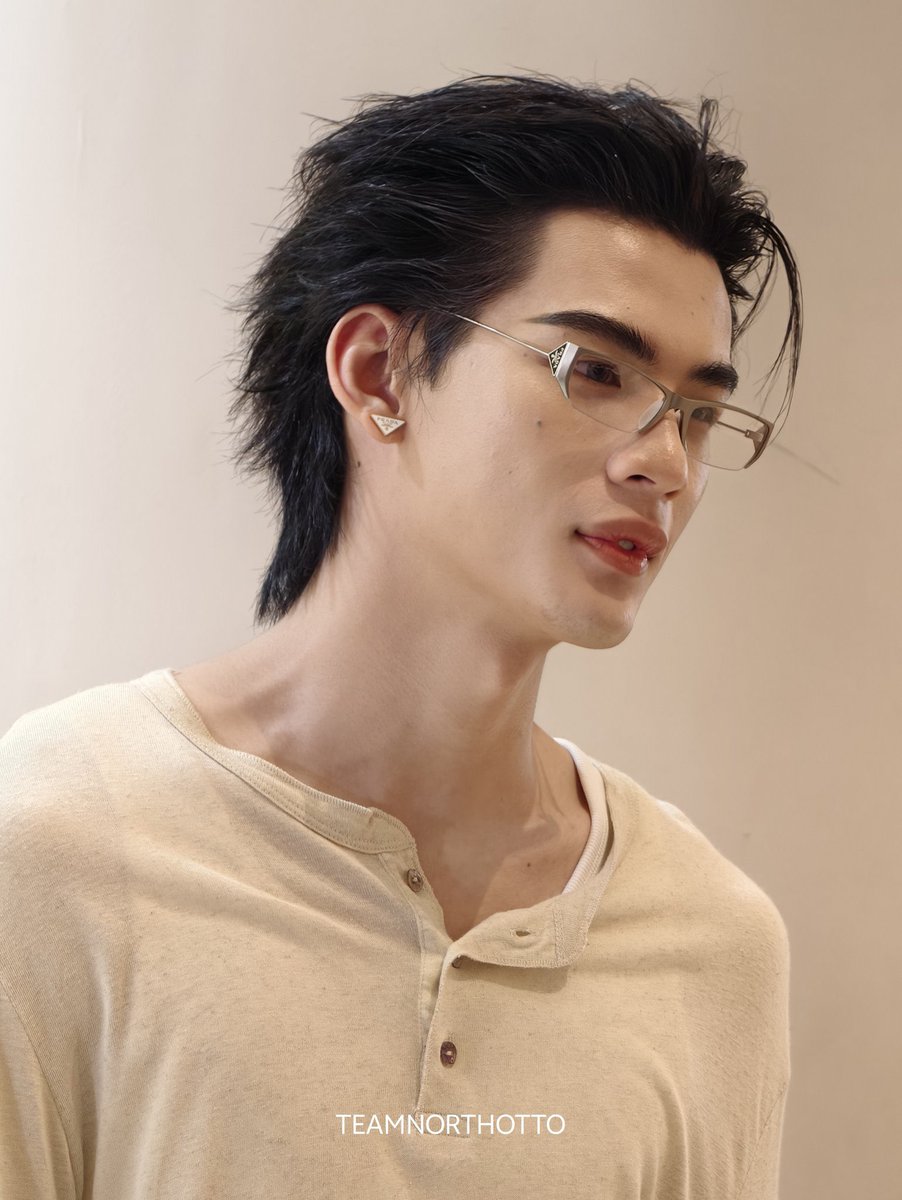 iuvnorth's tweet photo. dmd put your men in glasses more! https://t.co/jP0gVELbtT