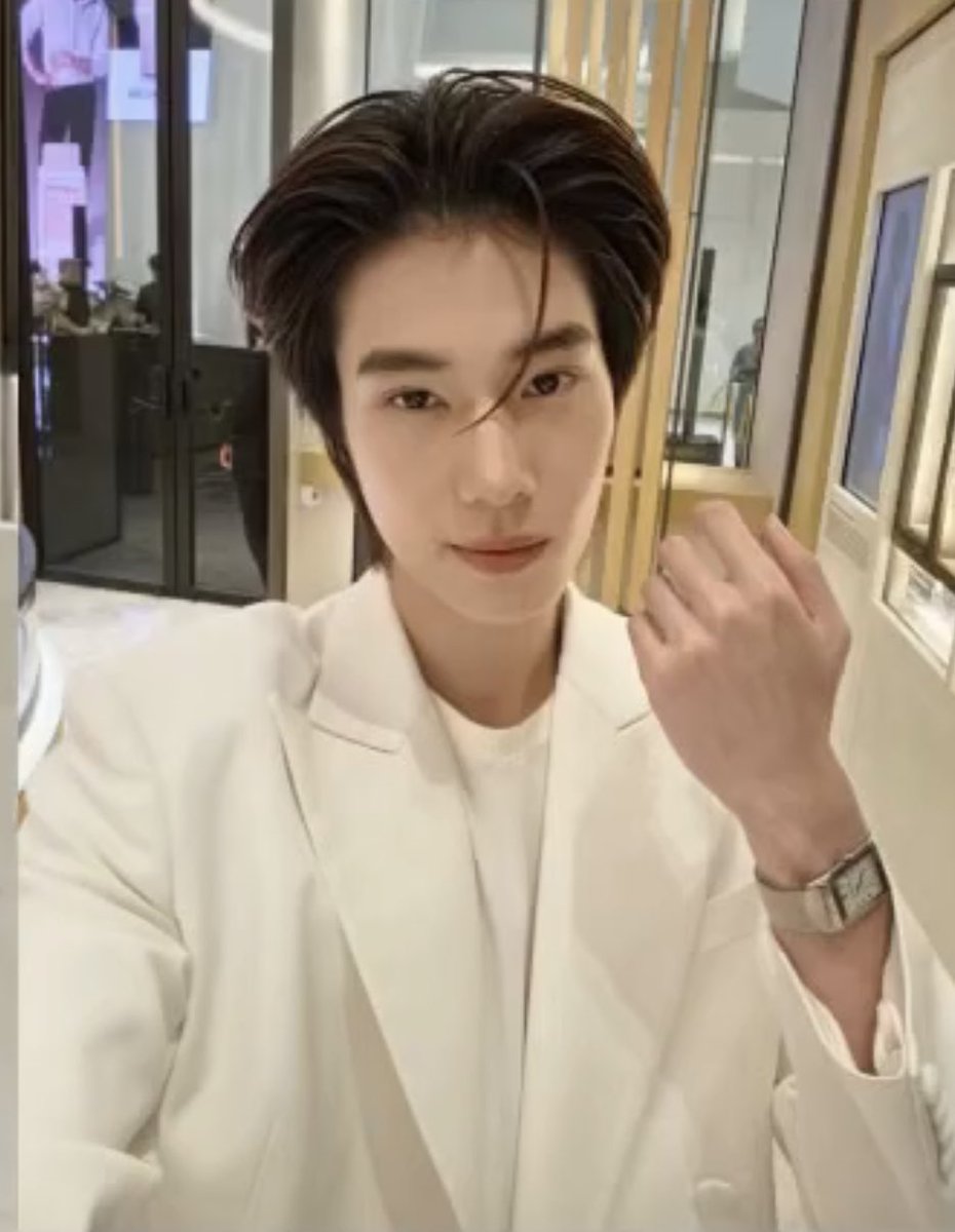 PhuwinOfficial's tweet photo. เซลฟี่เช็คลุค กับลุคสุดเนี้ยบและนาฬิกาจาก Jaeger-LeCoultre

IGR : bazaarthailand 

PHUWIN JAEGER LECOULTRE

❥@phuwintang🍯
#phuwintang
#JaegerLeCoultreXPhuwin
#JaegerLeCoultre https://t.co/dZM2lPc2vV
