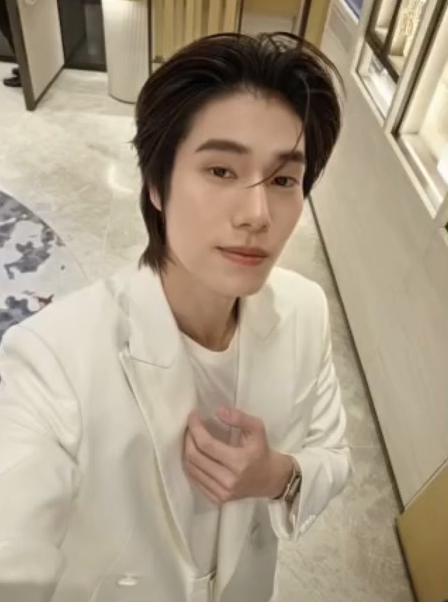 PhuwinOfficial's tweet photo. เซลฟี่เช็คลุค กับลุคสุดเนี้ยบและนาฬิกาจาก Jaeger-LeCoultre

IGR : bazaarthailand 

PHUWIN JAEGER LECOULTRE

❥@phuwintang🍯
#phuwintang
#JaegerLeCoultreXPhuwin
#JaegerLeCoultre https://t.co/dZM2lPc2vV
