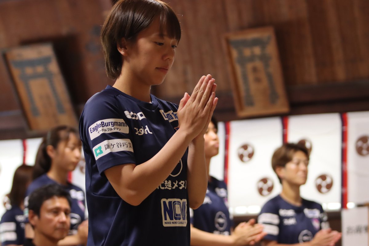 albirexL's tweet photo. ／  
#必勝祈願 を実施📷✨
＼  
 本日、#古町神明宮 にて必勝祈願祭を執り行っていただきました⛩️  
選手を代表して #富岡千宙 選手が玉串奉奠をいたしました🌿 
今季の個人目標を記入した絵馬も奉納🌸全員で良い準備をしてまいります❤️‍🔥
 
 #albirexL #albirrex #WEリーグ https://t.co/ANFD47NaK5