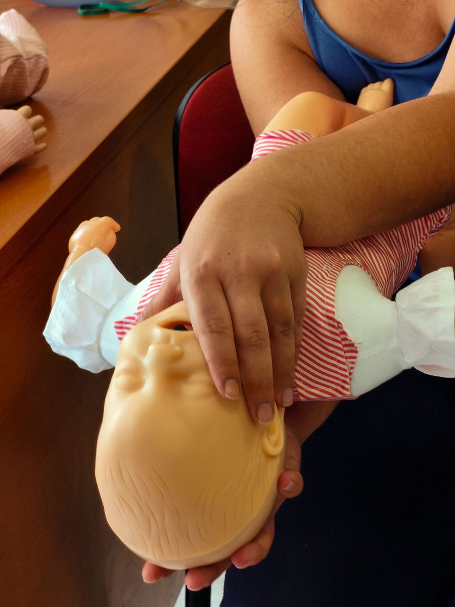 ReliveTraining's tweet photo. 🚑 Ολοκληρώθηκε με επιτυχία το πρόγραμμα EFA με τη συμμετοχή επαγγελματιών που εργάζονται στη φύλαξη και φροντίδα παιδιών.

🫀 Οι συμμετέχοντες εκπαιδεύτηκαν σε ΚΑΡΠΑ, χρήση AED, διαχείριση αεραγωγού &amp; πνιγμονής, ακατάσχετη αιμορραγία και τραυματισμούς ΑΜΣΣ.
#EmergencyFirstAid https://t.co/tYxNYl6UgD