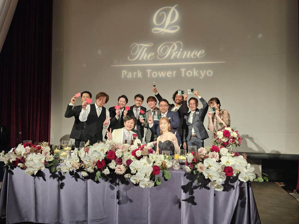 shitaraaaa___'s tweet photo. 生存確認⑯　園田賢結婚式・続

先輩２人にお願いして写真。久しぶりに代表とゆっくり話をさせてもらった。やっぱカッコ良いよ、代表は。

色んなアドバイスをもらったので背筋が伸びるね。まだまだ最高位戦を引っ張って欲しい。

誠一さんも素敵だよなぁ。魅力ってのは内面から出てくるんだと改めて思った１日でした。

ちなみに最後の写真は友人代表スピーチでテンパりまくってたプレッシャーから解放された直後の直也です