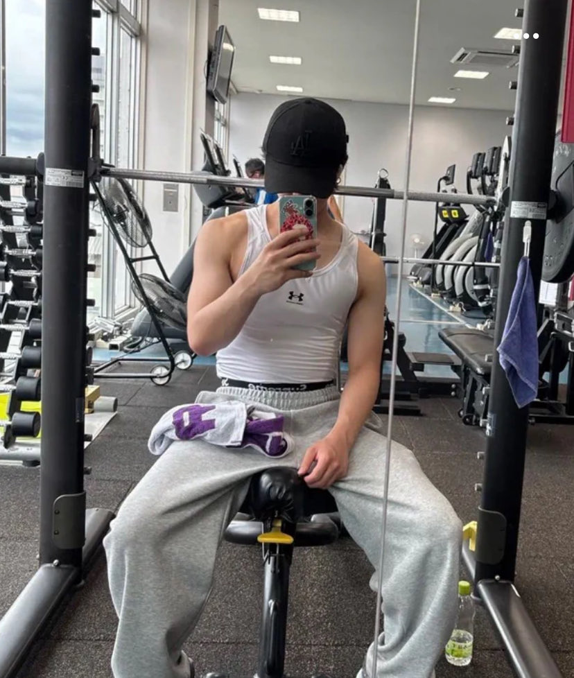 Yurikunjr's tweet photo. Làm tí gym gủng cho chim khủng https://t.co/EEHv1Iwf0N