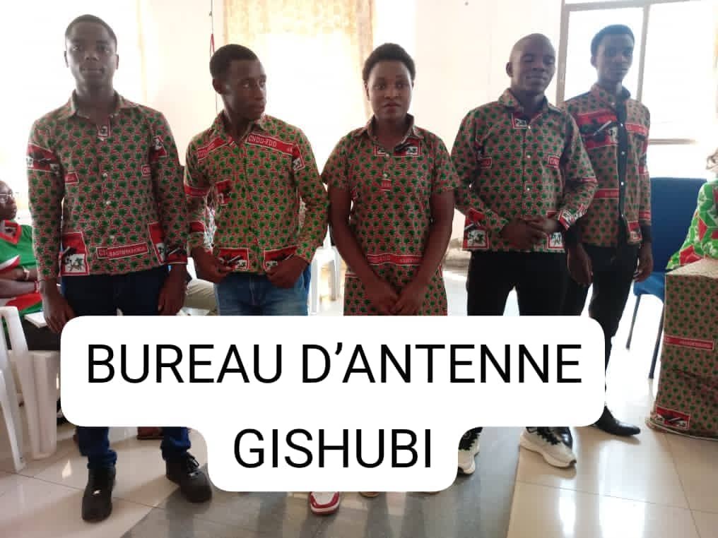 CnddFddGitega's tweet photo. @CnddFdd 🤝 Uwahoze arongoye GF Gitega, Ir.Irakoze Jean Paul, yarashimiye Ubuserukizi bw'Umugambwe @CnddFddGitega,burongowe na Hon.Georges Nshimirimana, ku kubitangira no kubaba hafi vyabaranze .Yahamagariye ababasubiriye kurangwa n'ubupfasoni, indero, ubumwe n'akarangamutima ka @CnddFdd https://t.co/QQtW4BffKH