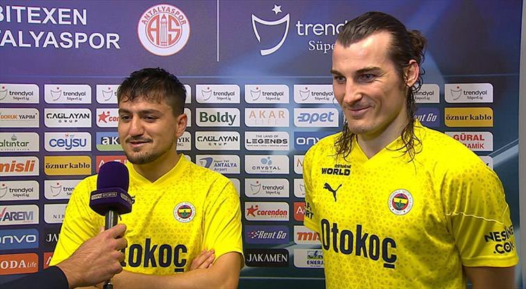 fuzefuze's tweet photo. hazırlık döneminde ne yaptıklarının önemi yok. isterse 100 gol atsınlar. sağdaki alt ligde bile oynayamaz. 3 maç ihtiyaç olsa 20. dakikada sakatlanır. soldakine yorum bile yapmak istemiyorum. 5 dk bile durmamaları gerek https://t.co/mx8wj2Hiu3