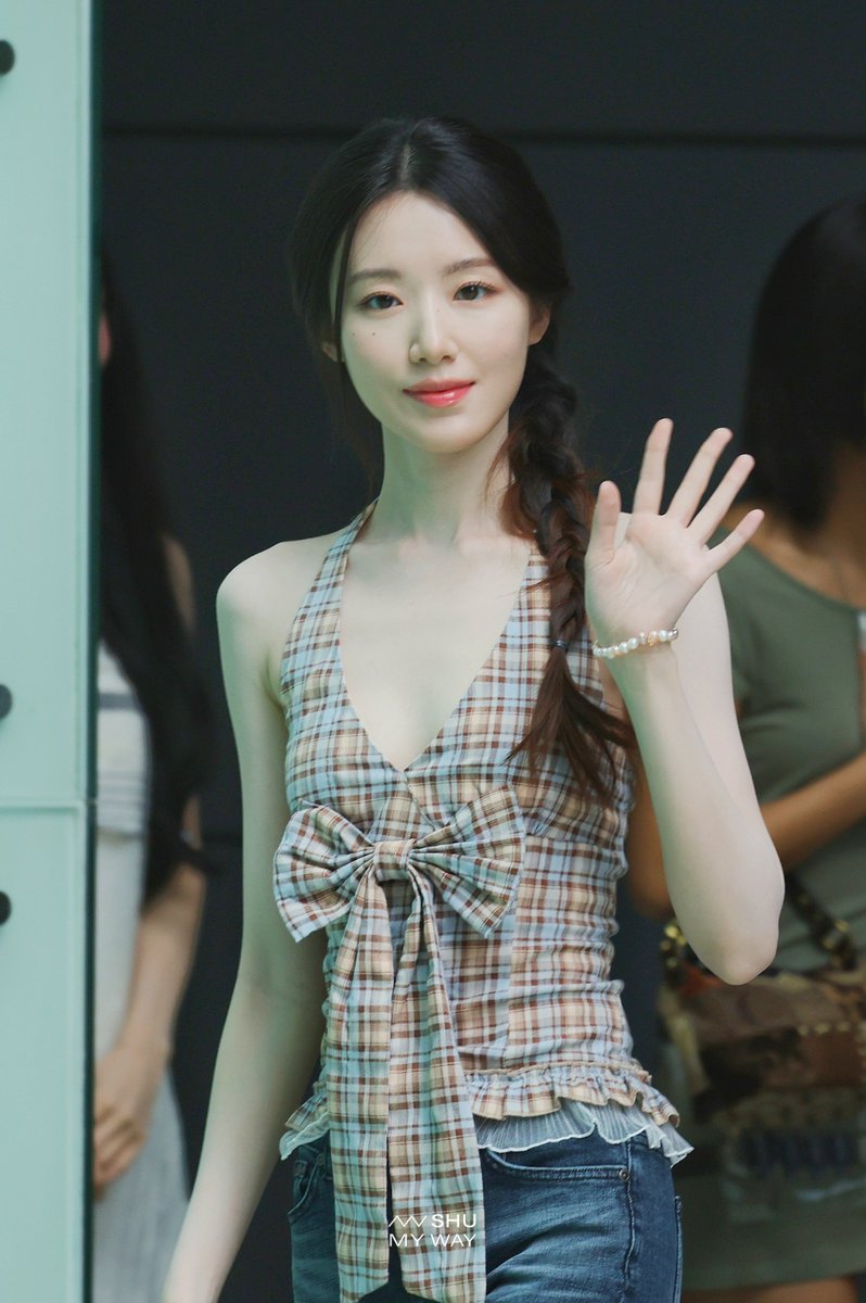 SHU_MYWAY's tweet photo. 260714 칼투쇼 슈화

👋👋
#SHUHUA
#슈화 #舒華
#Gimme_Dat_Love 
#아이들 #idle #We_made https://t.co/YLHveDg0Gf
