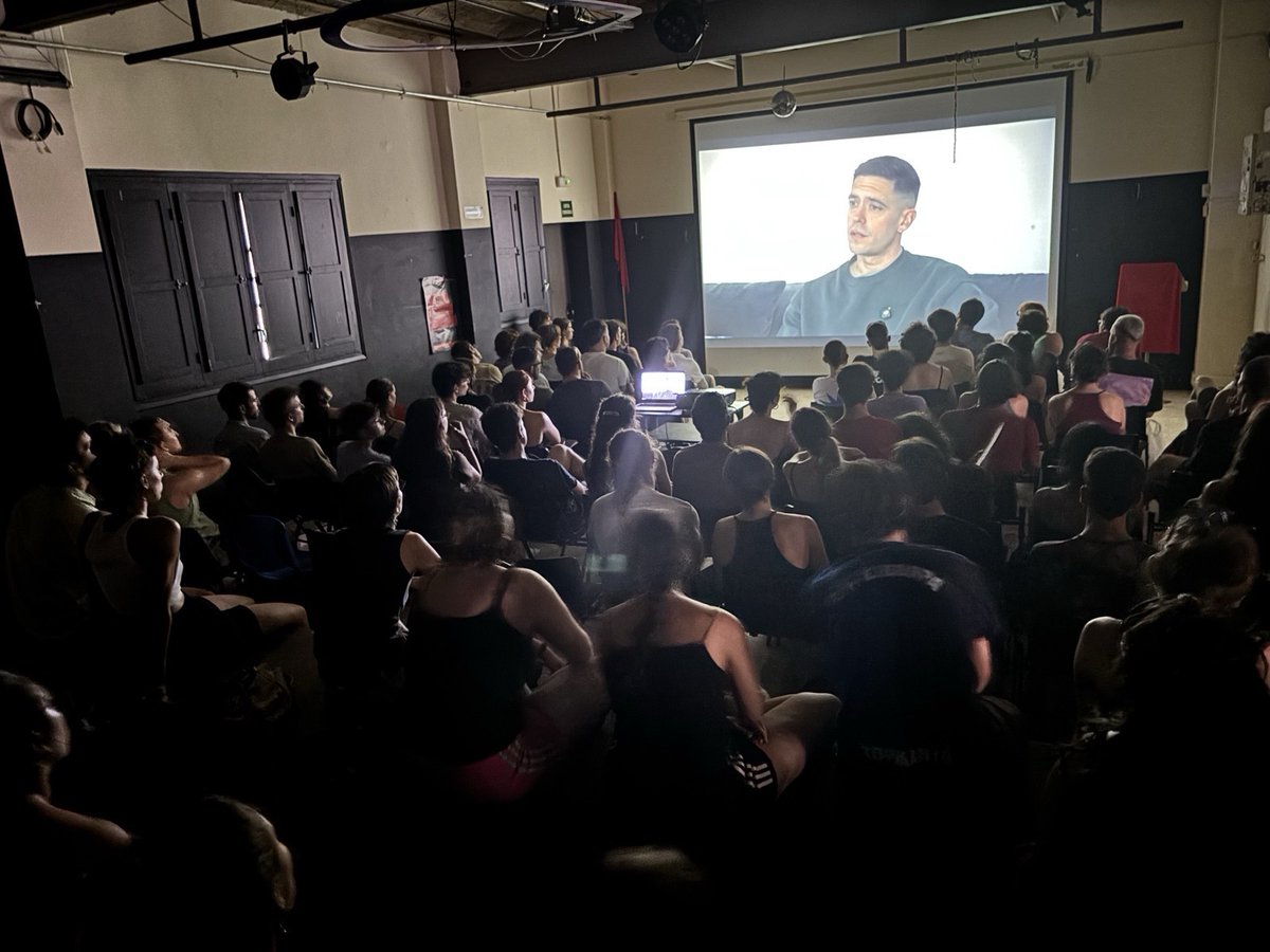 OJS_CAT's tweet photo. 🔴 || Presentació documental “Quan sorgeixen els monstres” de @DSocialista_. Imatges de les projeccions a Nou Barris, Girona, Eixample, Mataró i Sabadell. 

Aixafem el feixisme. La joventut treballadora a primera línia! https://t.co/Ecv9WortDP