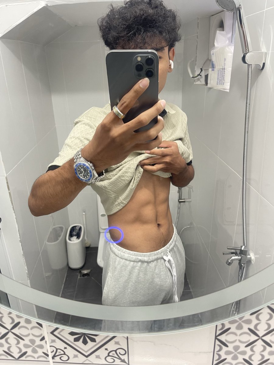 Aran_murphy8's tweet photo. My feel ពេលជិះម៉ូតូហើយ Her លេង Six-pack https://t.co/iFe0fgkH2G