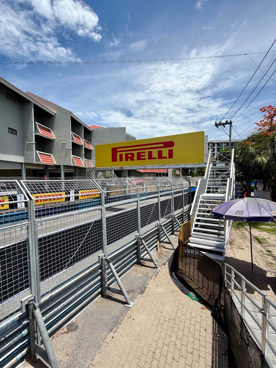 Wrightperterson's tweet photo. バンセーンGP2026 フォードVIPラウンジへはPirelli臨時歩道橋を渡りストリートサーキット内側S2ホテルへ行くと、Ford VIP受付あります
#fordVIP https://t.co/xmYWIwZlrK