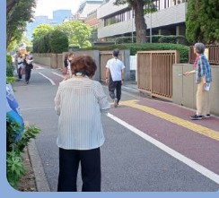 milyjury's tweet photo. お疲れさまです。本日は裁判所前と首相官邸前で街頭活動致しました。いつもよりチラシを受け取って貰えたと少女のように喜ぶ、オバサン信徒さん、猛暑の中で40分遊説された気合いが入ったオバサン信徒さん｡
不当な解散命令と拉致監禁強制棄教の事実を風化させません。
真実は明らかになりますように https://t.co/Vnj7TXI0Gu