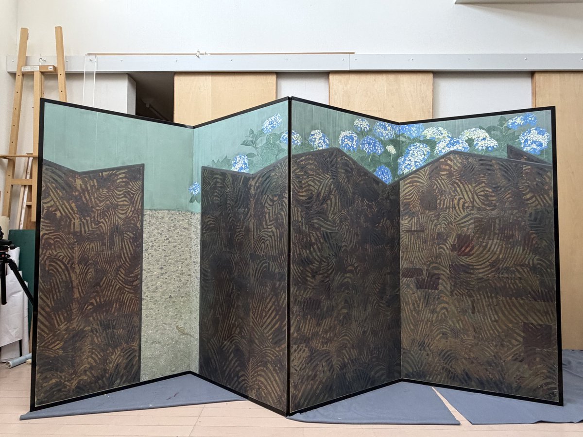 kaoriSOMEYA's tweet photo. So excited to finally meet them! The newly mounted folding screens have just arrived at my studio. https://t.co/EbiKGINCc0
