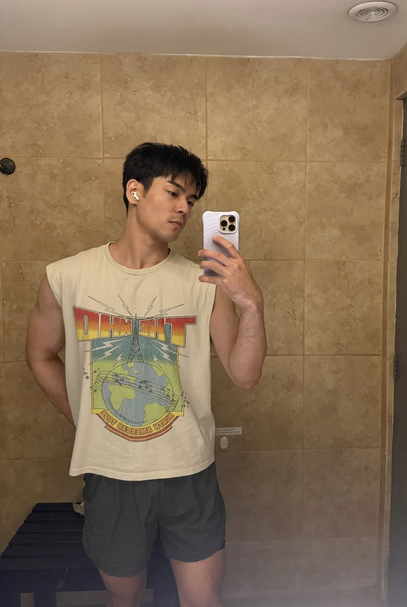 ozziellige's tweet photo. do i keep the scruff or https://t.co/SRVZrVpx1l