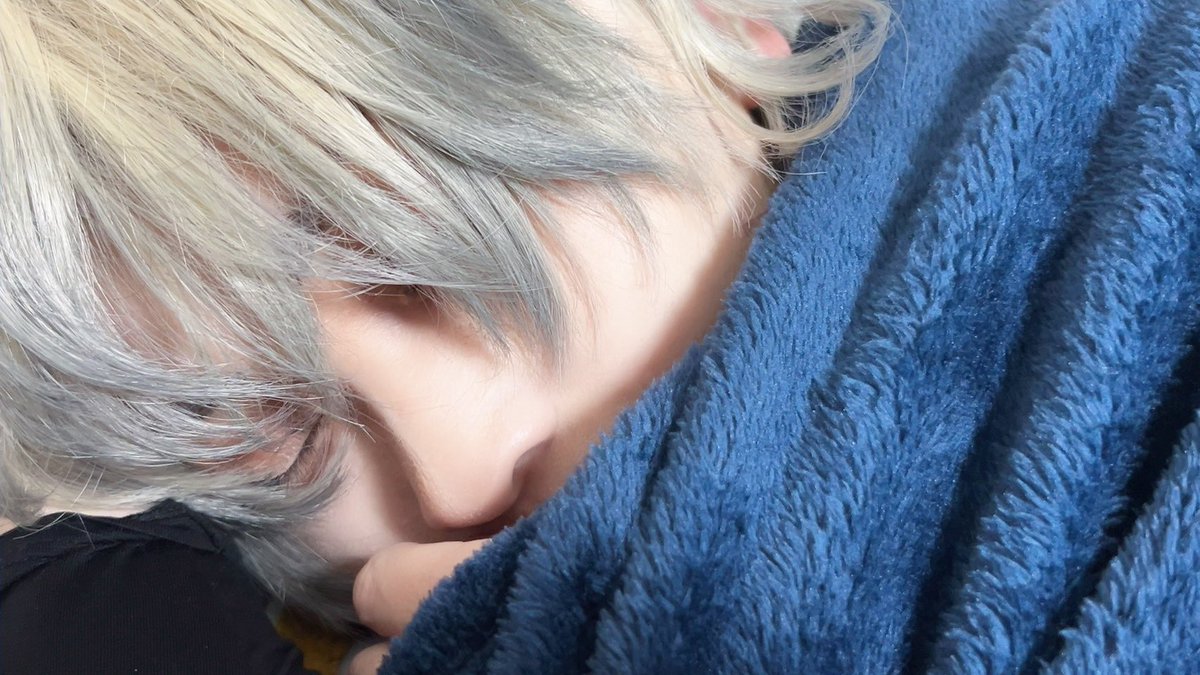 K5Tz7's tweet photo. 昨日の配信後にコスしたまま寝てしまって
レイさんに写真撮られてました

⚠️手袋なし https://t.co/8YnJxL484B