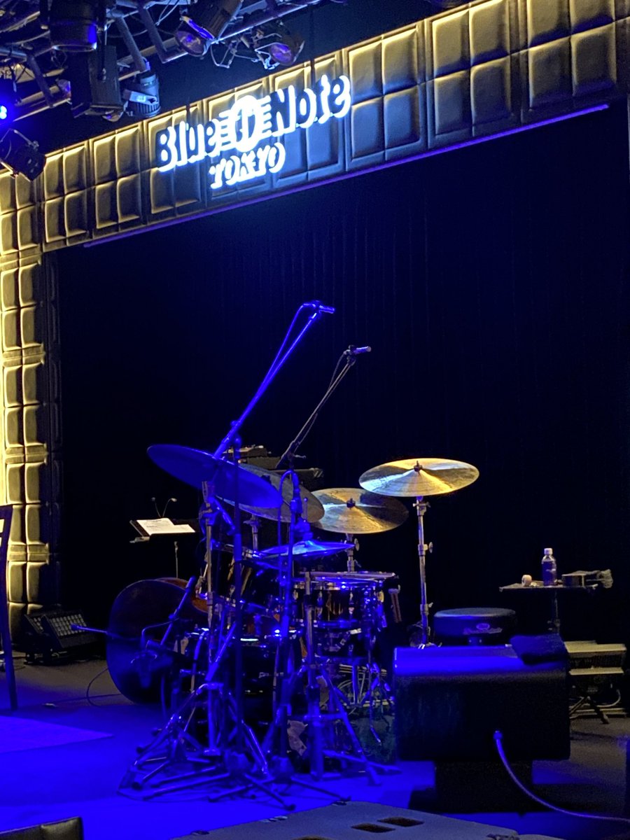 spark_moving's tweet photo. 本日は #GabrielleCavassa 来日公演、ブルーノート東京に来ております。

最新アルバム「Diavola」は今年ここまでで一番再生したアルバム。女性ジャズヴォーカリストにここまでハマったのは初めて。

あの囁きのような歌声が間もなく聴けると思うとゾクゾクしてきます。楽しんできます♪ https://t.co/fq34GagHhB