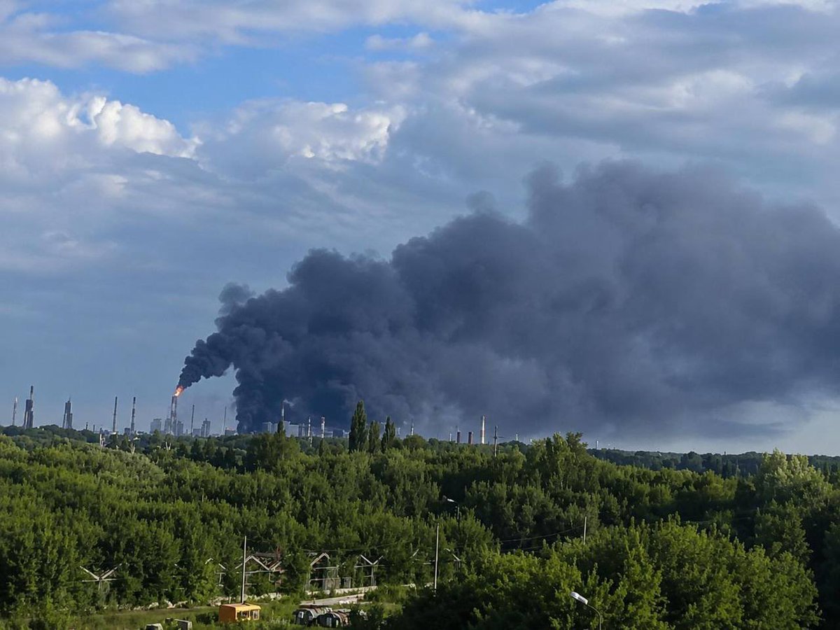 bayraktar_1love's tweet photo. 🔥🛢️Russian Salavat oil refinery following today’s Ukrainian drone attack. https://t.co/pM5v3tzuk9