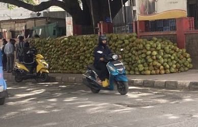 spot_NIK's tweet photo. Location: Seventh Day hospital Frazer Town. Guess this area has special permits for footpath occupancy isn’t it @krishnabgowda @ftowntrfps @blrcitytraffic @GBA_office or have no courage to take action. The issue here is the traffic cops for being blind #bengalurufootpath https://t.co/FJUW7dqgOY