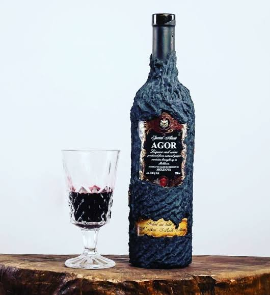 yagazieluchidi's tweet photo. This was sold to me at 45k in the hotel after I arrived Abuja on Thursday night. Later on Friday night, I went to chill at Beer Barn after my meetings and I requested for the same wine, they said 80k. I vex comot and on my way back to the hotel, I saw a wine shop along the same road with Beer Barn and I stopped to buy the same wine  at 9k.

The extortion in the hospitality industry is diabolical.