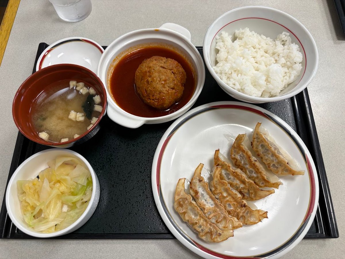 johnny__88's tweet photo. 実施店舗は15店舗のみなので、事前にチェックしてから行きましょう😀

明日は店舗で煮込みハンバーグ定食を食べようと思っています https://t.co/NKQsPwNNZD