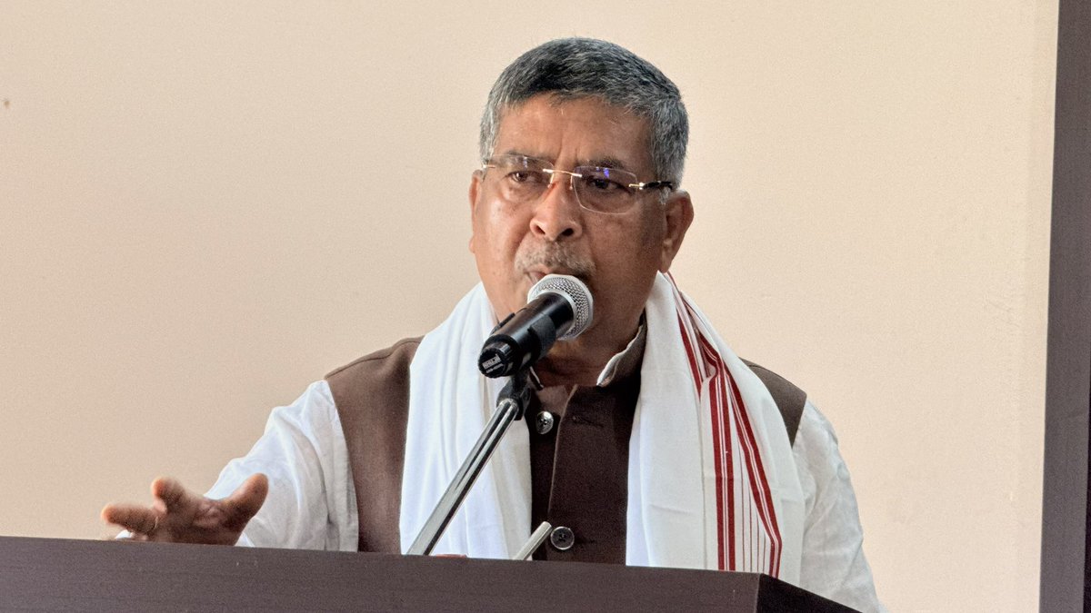 AdityaPdSahu's tweet photo. आज भारतीय जनता पार्टी, गुमला जिला कार्यालय में जिला उपाध्यक्ष श्रीमती किरण बाड़ा जी की अध्यक्षता में आयोजित गुमला जिला की संगठनात्मक बैठक संपन्न हुई।

बैठक में राष्ट्रीय अनुसूचित जनजाति मोर्चा के अध्यक्ष श्री समीर उरांव जी, प्रदेश उपाध्यक्ष श्री मुनेश्वर साहू जी, पूर्व सांसद श्री सुदर्शन भगत जी, पूर्व विधायक श्री कमलेश उरांव जी, संगठन जिला प्रभारी श्री राकेश भास्कर जी, पूर्व जिला अध्यक्ष श्री विनय लाल जी सहित जिला के पदाधिकारी एवं समर्पित कार्यकर्तागण उपस्थित रहे।

@blsanthosh
