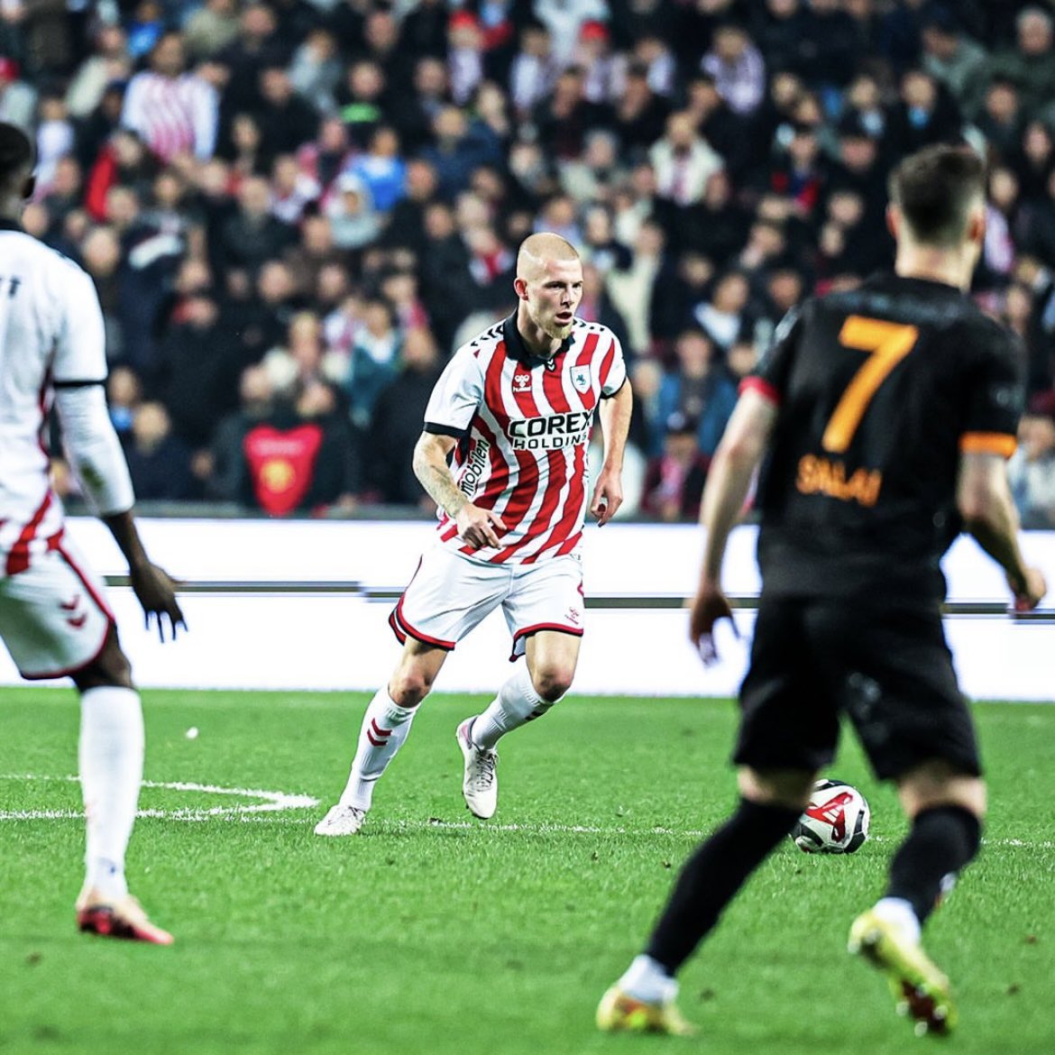 SamsunSoldiers's tweet photo. 🚨 Trabzonspor, Rick van Drongelen ile anlaşmaya vardı. Kulüpler arasında yapılan bonservis görüşmelerinde fark 1 milyon euro'ya indi! Trabzonspor ve Samsunspor, anlaşmaya yakın.. https://t.co/UcifXr7wcm