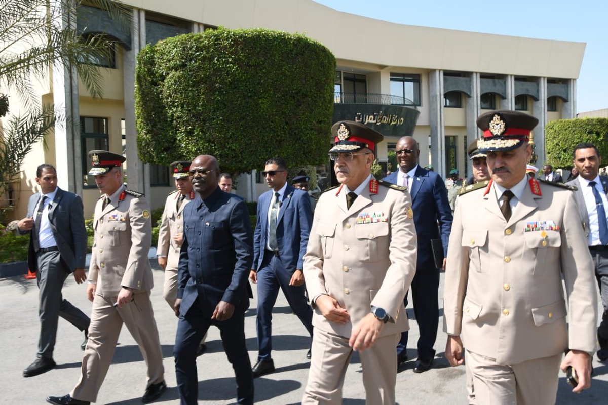 VPMDefenseRdc's tweet photo. ÉGYPTE : S.E Me Guy KABOMBO MUADIAMVITA @GuyKabombo accélère le mécanisme de mise en œuvre des formations de renforcement des capacités opérationnelles des FARDC à l’Académie militaire égyptienne.

(1) Faisant suite à la récente mission d'itinérance du chef de l’État, Commandant suprême des  FARDC S.E.M FÉLIX ANTOINE TSHISEKEDI TSHILOMBO, en Égypte;  le Vice-Premier Ministre, Ministre en charge de la Défense Nationale et Anciens Combattants, https://t.co/Gx8iiE1VTh Guy KABOMBO MUADIAMVITA, a effectué du 08 au 11 juillet 2026, une visite de travail à l’Académie militaire égyptienne, dans une démarche visant à passer à la vitesse supérieure dans le renforcement des capacités opérationnelles des FARDC. 

Le Patron de la Défense Nationale congolaise était accompagné d’une importante délégation d’officiers Supérieurs et Généraux de commandement des écoles de formation militaire des FARDC.

Au cours de cette Mission, le VPM de la Défense Nationale congolaise a eu un échange bilatéral avec son homologue égyptien, le lieutenant-général Ashraf Salem zaher, rencontre au terme de laquelle il a présenté quatre axes prioritaires sur lesquels la RDC souhaite fonder une coopération militaire plus structurée en matière de défense. Cette approche, orientée vers des résultats, ambitionne de consolider les acquis de la formation et d’améliorer l’efficacité opérationnelle des forces armées congolaises...