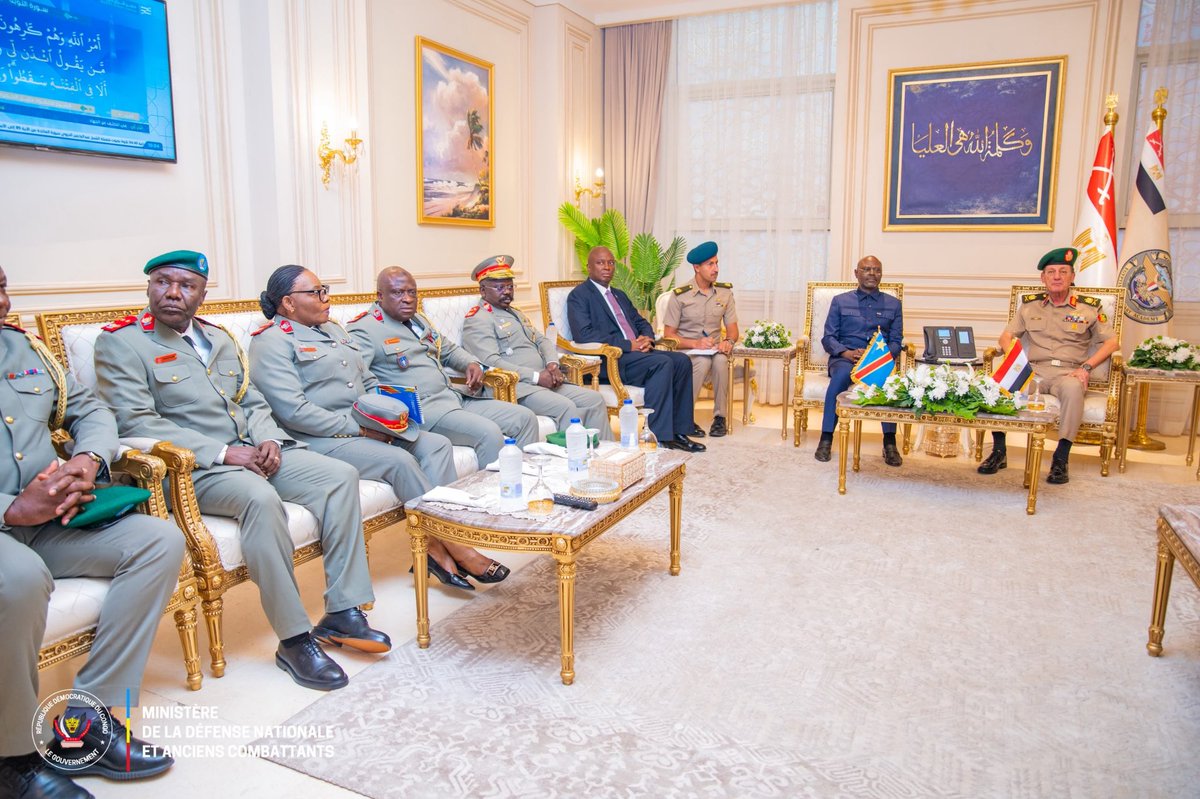 VPMDefenseRdc's tweet photo. ÉGYPTE : S.E Me Guy KABOMBO MUADIAMVITA @GuyKabombo accélère le mécanisme de mise en œuvre des formations de renforcement des capacités opérationnelles des FARDC à l’Académie militaire égyptienne.

(1) Faisant suite à la récente mission d'itinérance du chef de l’État, Commandant suprême des  FARDC S.E.M FÉLIX ANTOINE TSHISEKEDI TSHILOMBO, en Égypte;  le Vice-Premier Ministre, Ministre en charge de la Défense Nationale et Anciens Combattants, https://t.co/Gx8iiE1VTh Guy KABOMBO MUADIAMVITA, a effectué du 08 au 11 juillet 2026, une visite de travail à l’Académie militaire égyptienne, dans une démarche visant à passer à la vitesse supérieure dans le renforcement des capacités opérationnelles des FARDC. 

Le Patron de la Défense Nationale congolaise était accompagné d’une importante délégation d’officiers Supérieurs et Généraux de commandement des écoles de formation militaire des FARDC.

Au cours de cette Mission, le VPM de la Défense Nationale congolaise a eu un échange bilatéral avec son homologue égyptien, le lieutenant-général Ashraf Salem zaher, rencontre au terme de laquelle il a présenté quatre axes prioritaires sur lesquels la RDC souhaite fonder une coopération militaire plus structurée en matière de défense. Cette approche, orientée vers des résultats, ambitionne de consolider les acquis de la formation et d’améliorer l’efficacité opérationnelle des forces armées congolaises...