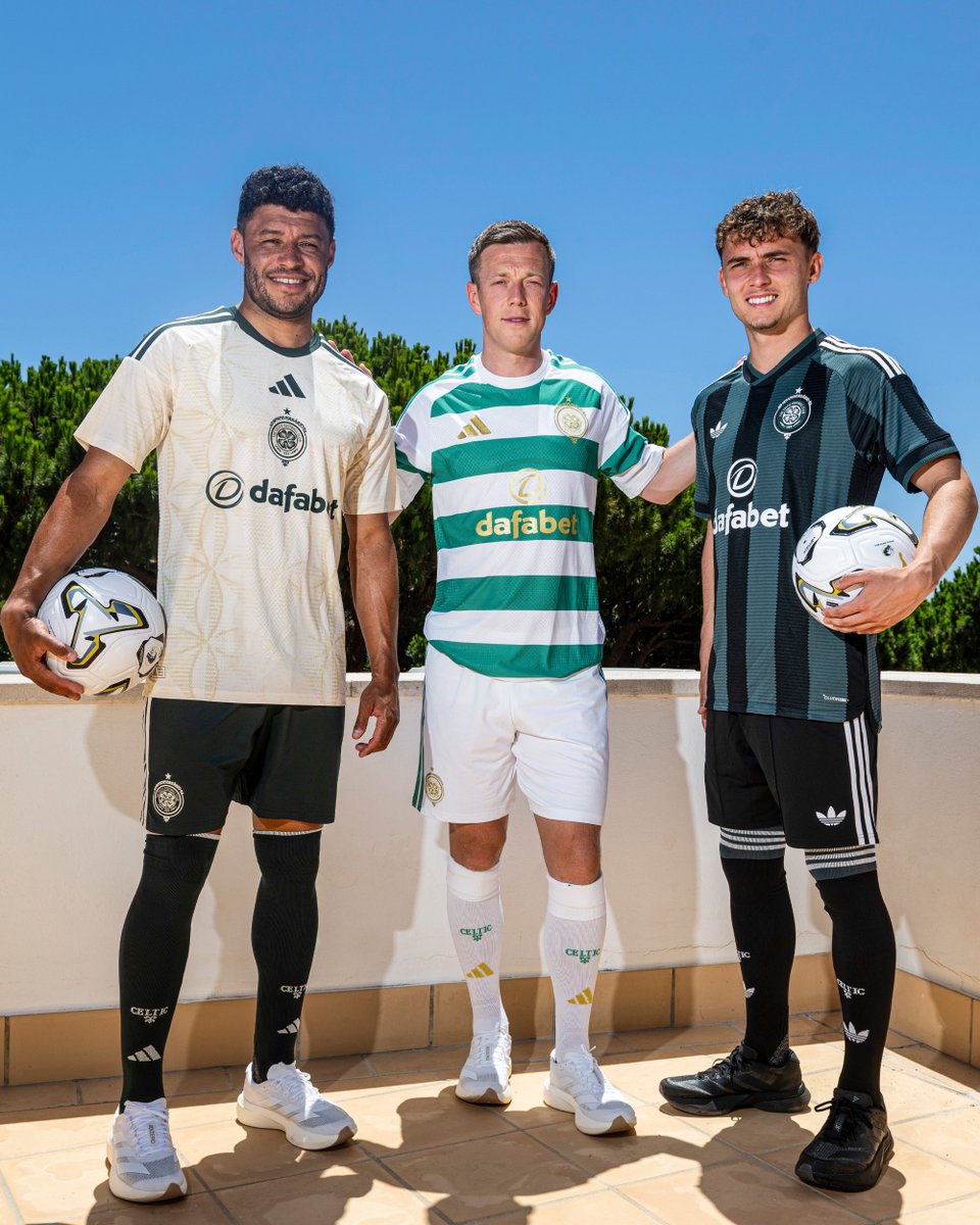 CelticFC's tweet photo. Set complete 😍

You can pre-order your new away kit online now 📲

#CelticFC🍀