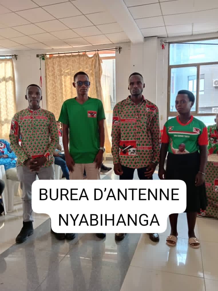 CnddFddGitega's tweet photo. @CnddFdd 💪 NIYONKURU Tharcisse yiyemeje gukorana ubwira, n'ukwicisha bugufi kugira akomeze ubumwe bw'Imbonerakure arongoye. Hon. Amédée Rucaragi yasavye indongozi nshasha kubabera akarorero keza, gukomeza gukunda igihugu no kwegera abanyeshure bose, mu guteza imbere #Gitega n'Uburundi. https://t.co/29OyIiUCOA