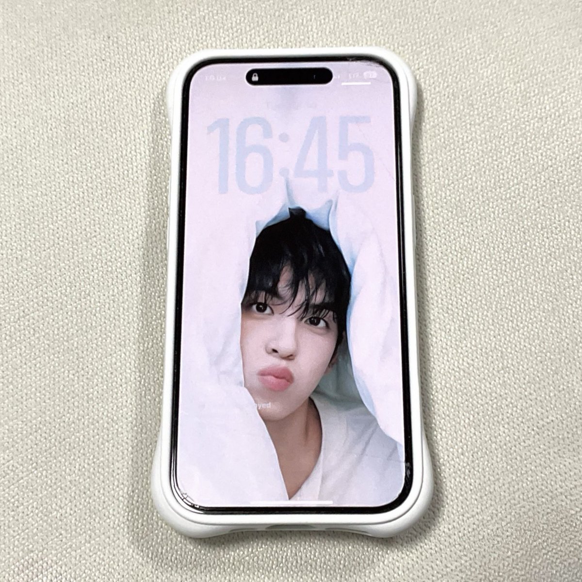 FffZzze's tweet photo. 애블이 준 원필이 사진으로 배경 바꿔봤는데 볼 때마다 우슴남 하   ⋯  ㅠㅠ https://t.co/2a7ToP7wgv