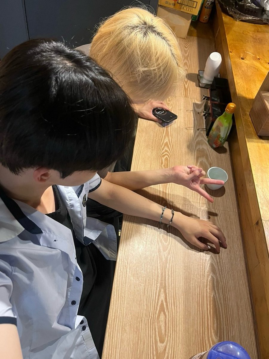 케케 tweet media