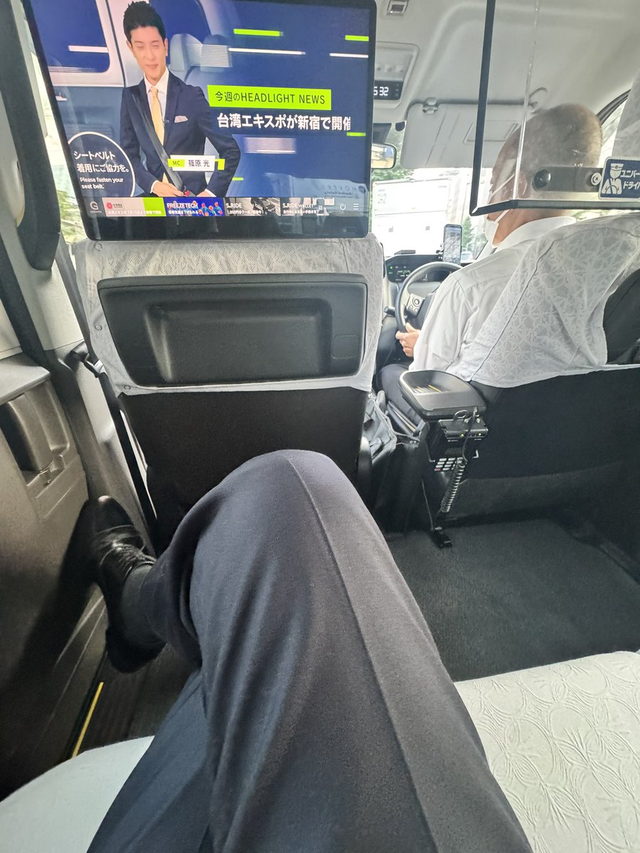 Fivemimi5's tweet photo. 口腔溃疡……
但还需要一脸笑意的相互奉承，喝完再去哪里喝一杯呢？？？ https://t.co/LcaRgWqKMp