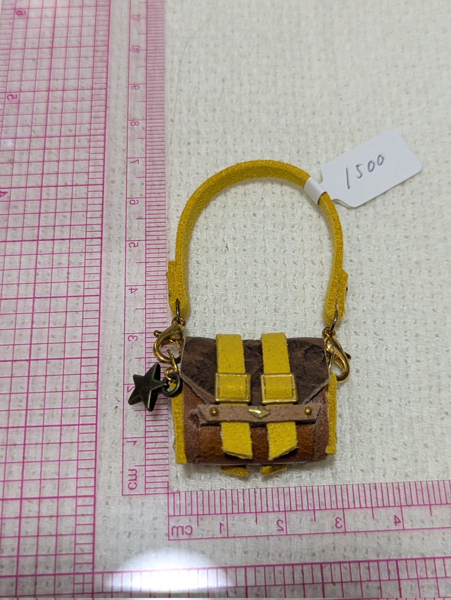 smda_in's tweet photo. カワスエ製作所 #minne 
https://t.co/sn4ZHg6UiF

シック系、茶色系の出品を多く行いました。
肩紐は長さを変えられるので人型ではないぬいぐるみにも着用が可能です

#ねんどろいどどーる
#オビツ11
#リカちゃん
#ブラインドドール
#ぬい活
#ドル活
#ピコドー
#にじぱぺっと
#ちびぬい
#ぬい撮り https://t.co/enz6xWZTPR