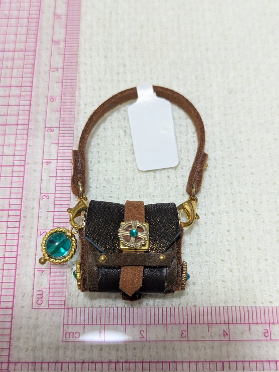smda_in's tweet photo. カワスエ製作所 #minne 
https://t.co/sn4ZHg6UiF

シック系、茶色系の出品を多く行いました。
肩紐は長さを変えられるので人型ではないぬいぐるみにも着用が可能です

#ねんどろいどどーる
#オビツ11
#リカちゃん
#ブラインドドール
#ぬい活
#ドル活
#ピコドー
#にじぱぺっと
#ちびぬい
#ぬい撮り https://t.co/enz6xWZTPR