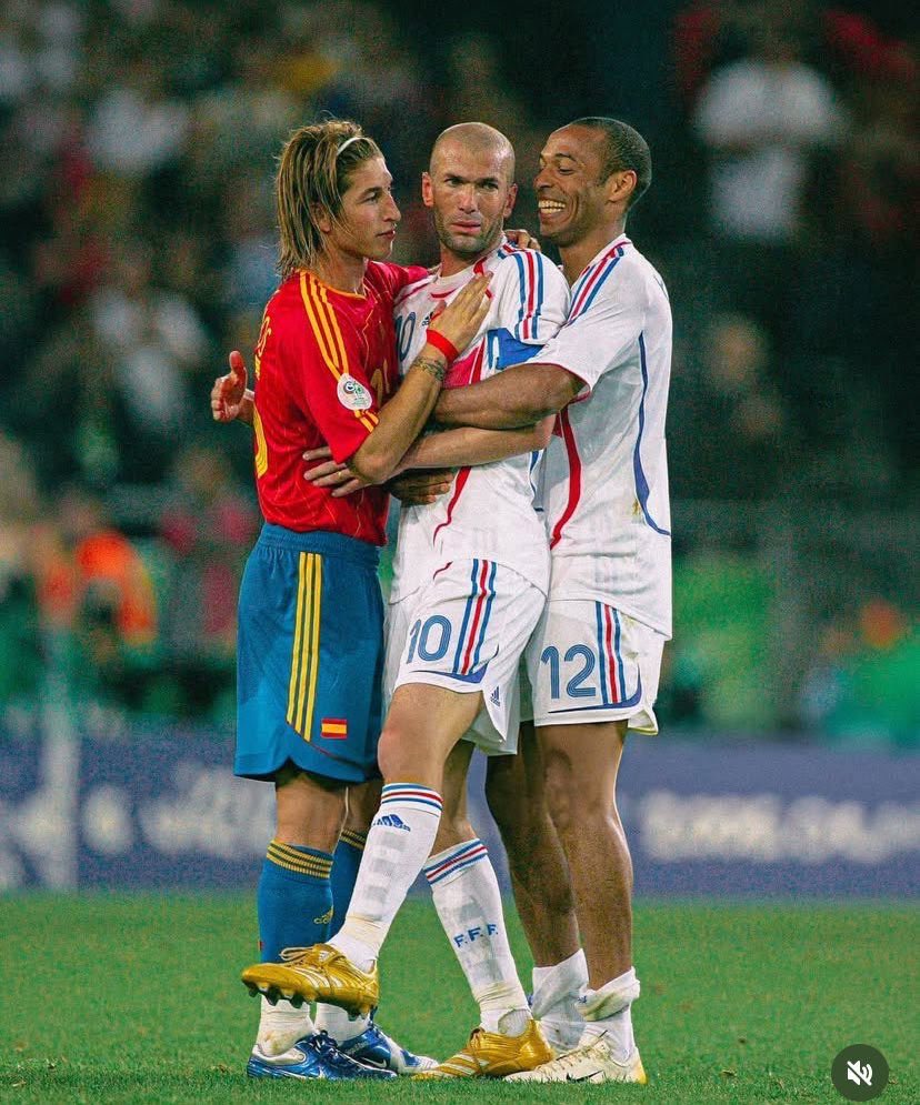EPLworld's tweet photo. 📸 

من الذاكرة من مواجهة اسبانيا و فرنسا في مونديال 2006 https://t.co/XVUcM6qsKy