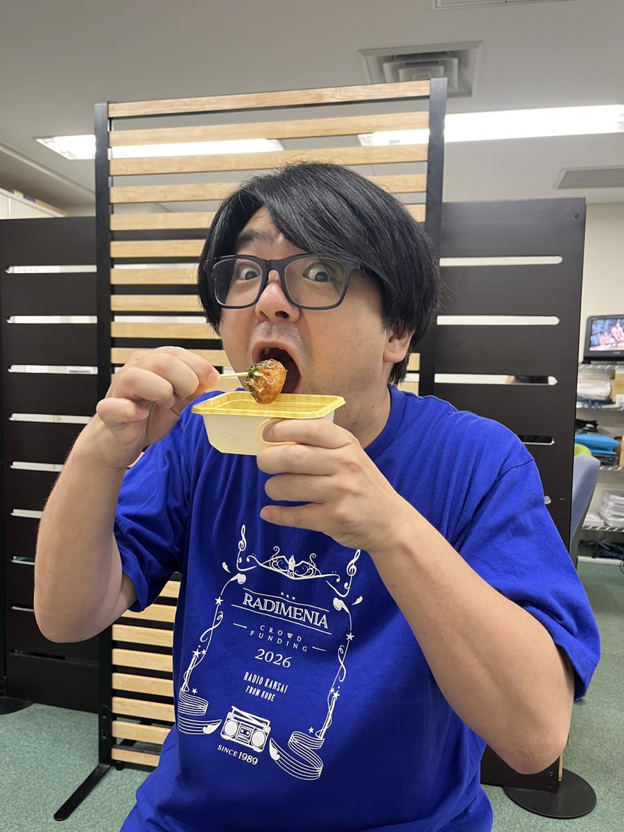 radimenia558's tweet photo. まもなくオンエア♪　#武虎 さん、#中村繪里子 さんに差し入れいただきました！すでに「まつり」じゃー♪　#ラジメニア夏まつり #ラジメニア #ラジ関 #radiko https://t.co/CZboGHcZJa