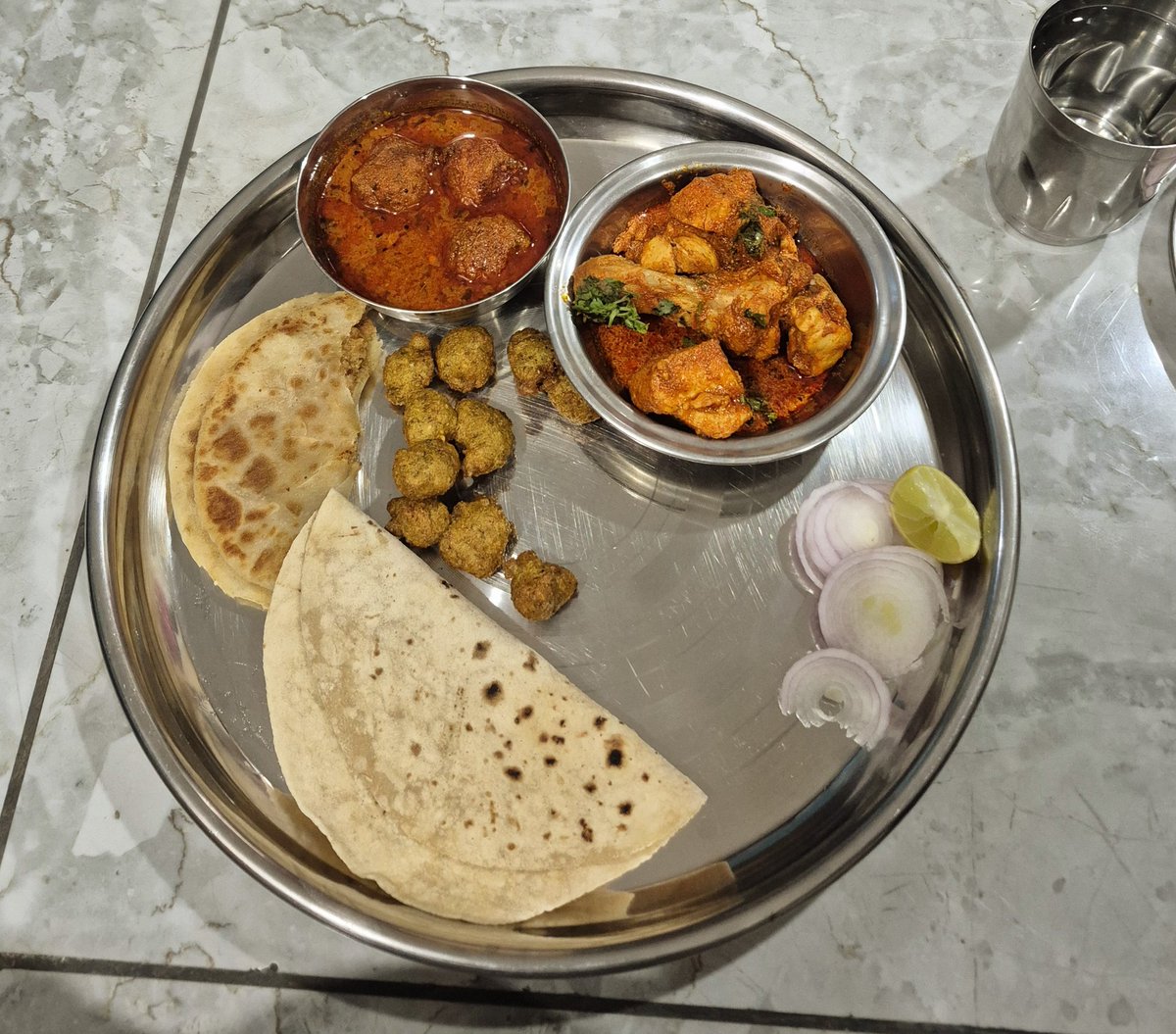Herfooddelulu's tweet photo. Old one, but marathi thali hits the spot.
#Thali #Homefood #Puranpoli #Marathi https://t.co/shflSNRHME