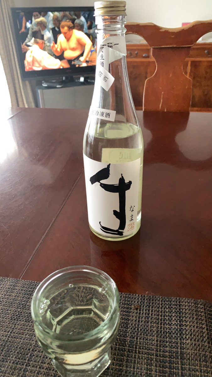 tetsugakusaha's tweet photo. 週末、私以外の家族は小布施マラソンに参加、義理の息子からお土産で貰った　升一のスクウェアワンを呑んでます。旨いねー来年は私も小布施に行って北斎館に行こうかなあー https://t.co/HJoToGzN3p