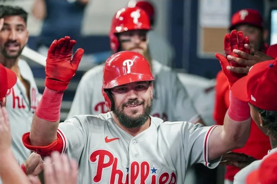riazraz0100's tweet photo. KYLE SCHWARBER JUST WENT NUCLEAR IN THE HOME RUN DERBY The man dropped absolute BOMBS and finished 2nd! Philly is LOSING IT right now Monster swings. Insane power. Schwarber is built different.
#HRDerby #KyleSchwarber #HomeRunDerby #MLB #Phillies #AllStar2026 #Schwarber #Baseball https://t.co/2kGFJDPUl1