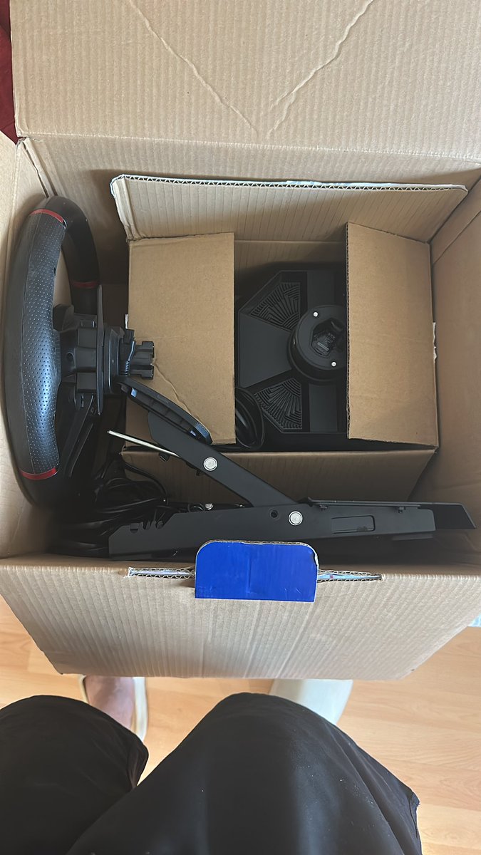 josmercadol's tweet photo. Hoy he vuelto a enviar mi #Thrustmaster T598 al SAT en Francia. Sigue en garantía. Ya fue reparado una vez y ha vuelto a fallar. ¿Creéis que, después de esto, lo justo es otra reparación o que me envíen una unidad nueva? Os leo. @Thrustmaster https://t.co/9lrB2Evp4O