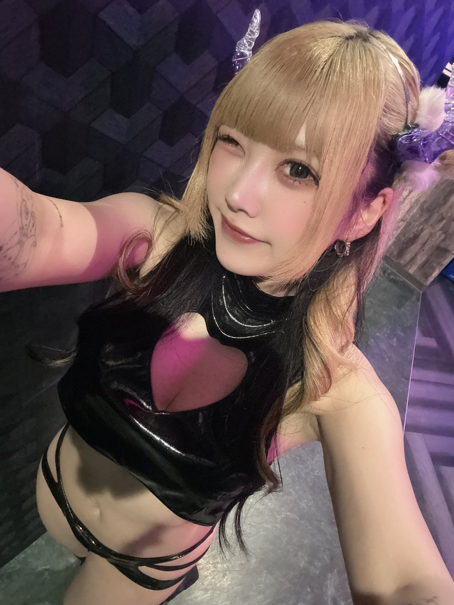 anchan__KM's tweet photo. 18-23で留学〜🪽
5月のアビスぶりのサキュバス😈
みんな会いにきて〜🥹✨
会いにきてくれる方連絡ください🫶🏻 https://t.co/4CWiCnUmWk